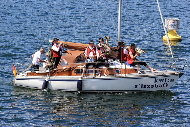 还凭借屡屡 还凭借屡屡